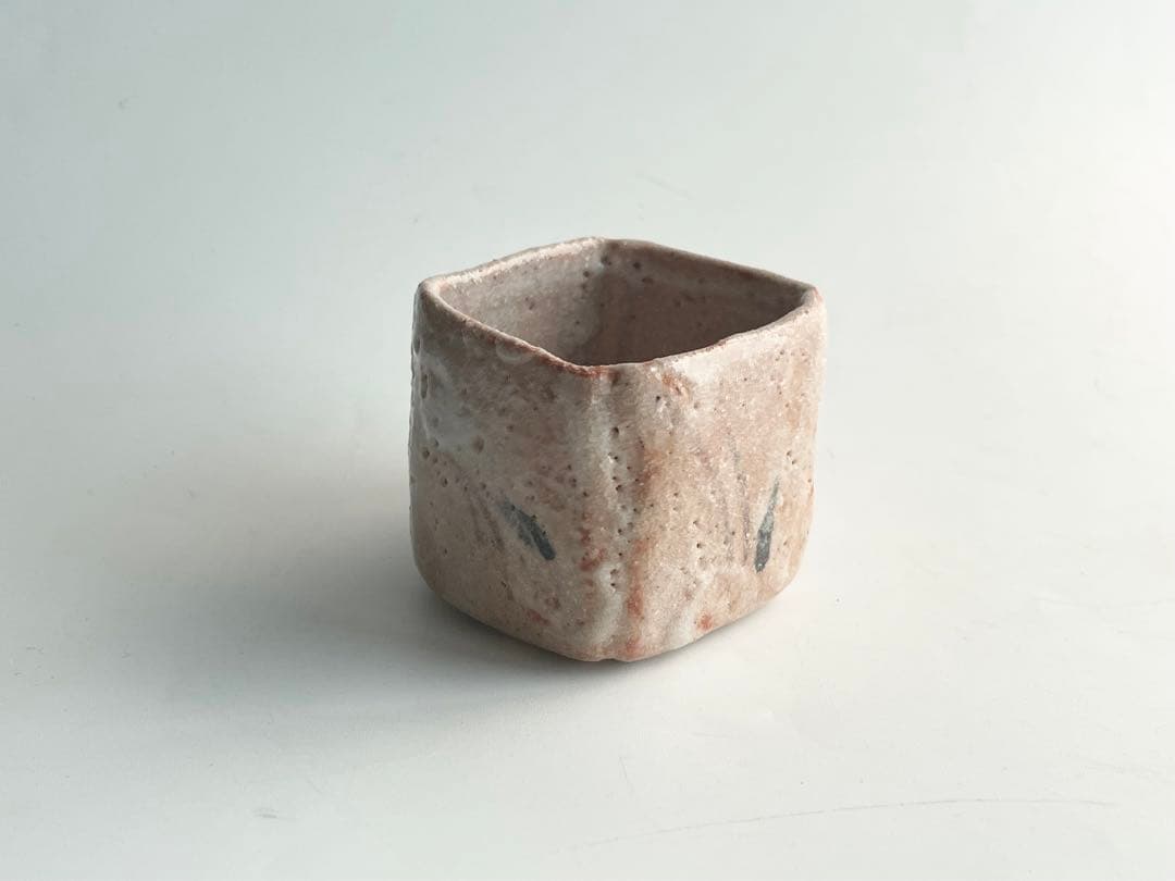 陶芸家　滝川恵美子　志野　四方猪口　ぐい呑　酒器　志野焼　美濃　共箱