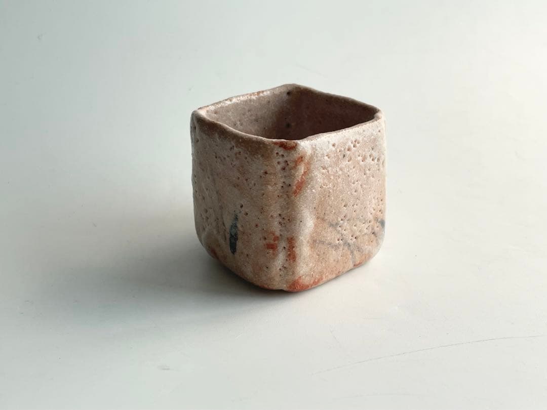 陶芸家　滝川恵美子　志野　四方猪口　ぐい呑　酒器　志野焼　美濃　共箱