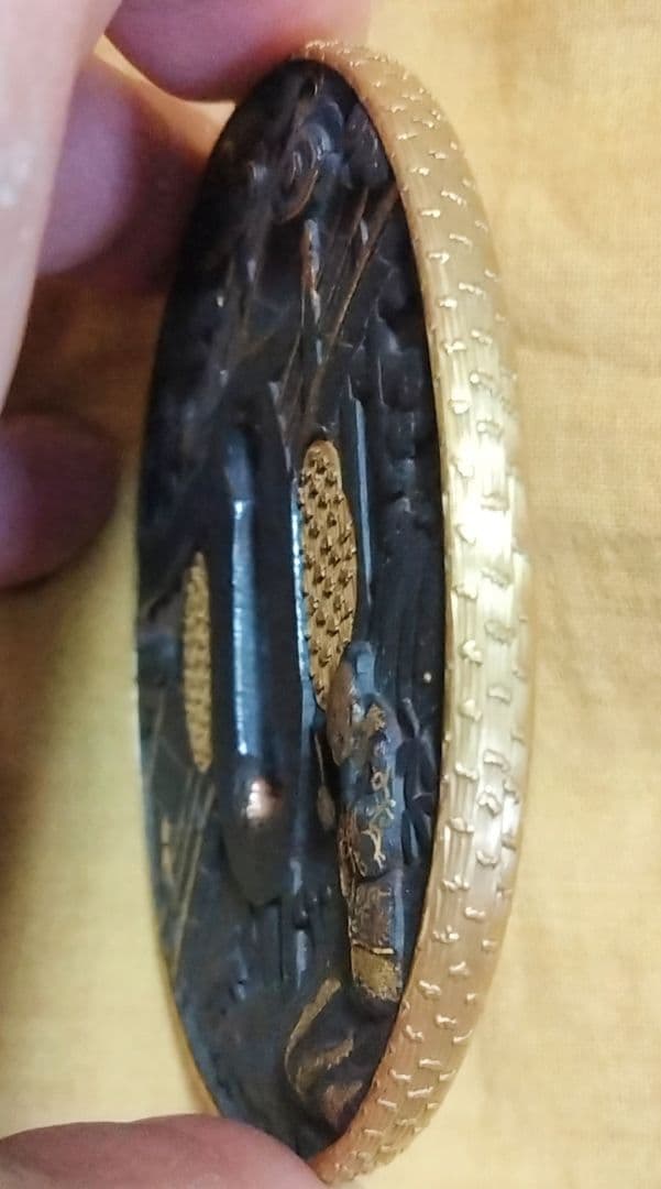 鉄鍔　鐔　(無銘宗典　橋袂賢人図)　江戸時代　金覆輪　金埋金　箱付き