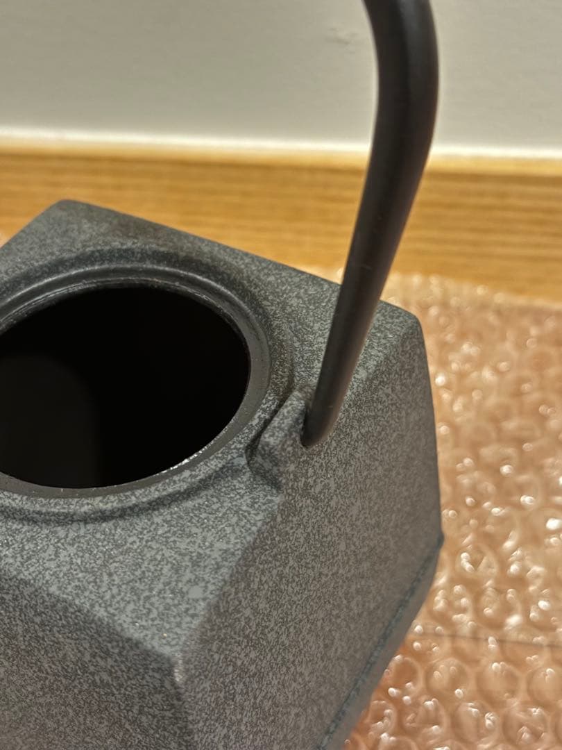 鉄瓶（鉄鋳物）　増田尚紀デザイン　鋳心ノ工房製　茶こし・ウォーマー付き