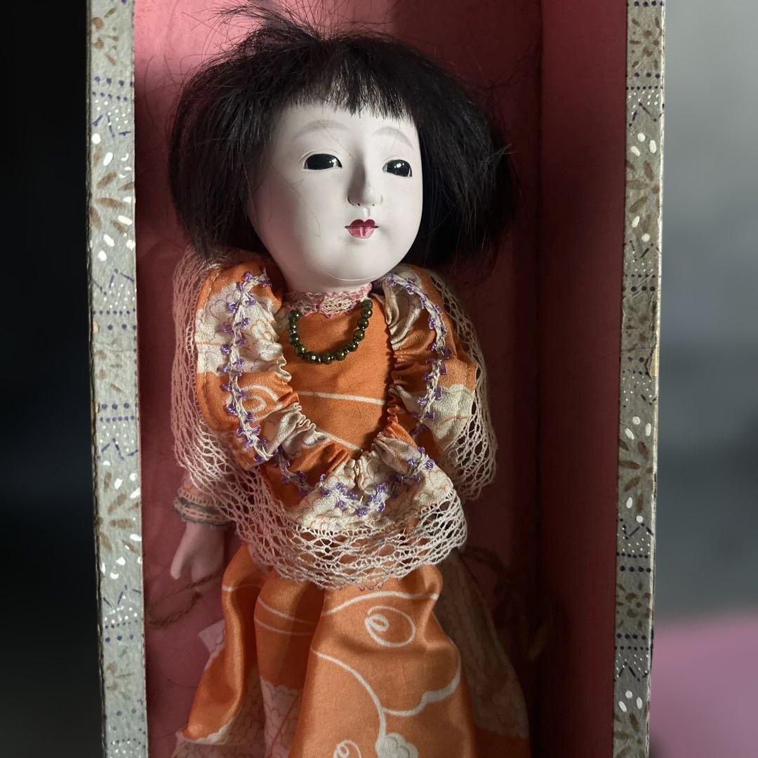 曰く付き…オレンジ色の和装ドレス日本人形