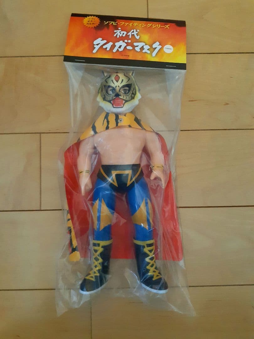 [新品未開封！]初代タイガーマスク牙付き金マスクソフビ