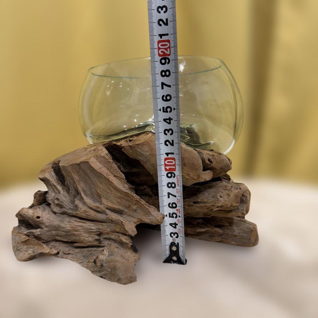 吹きガラスの花瓶、流木台座