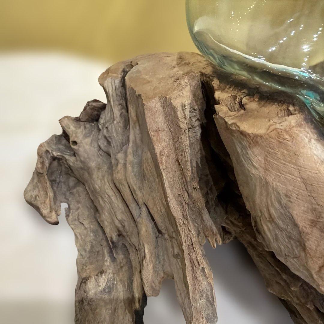 吹きガラスの花瓶、流木台座