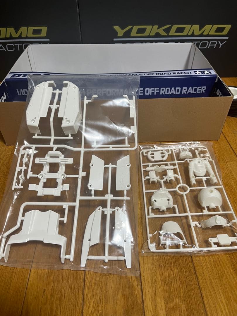 タミヤ　DT-04 オプション多数ボディー付き