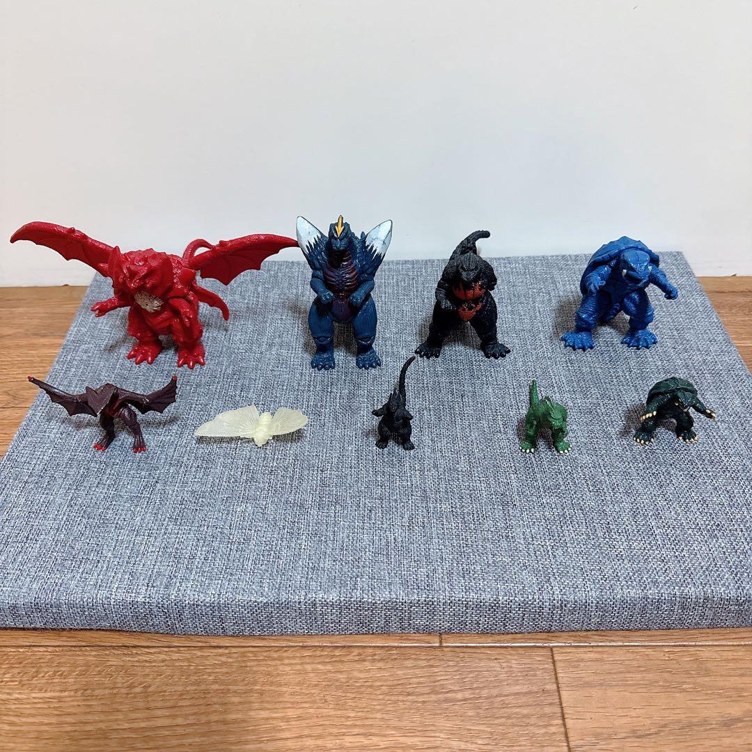 ゴジラ・ガメラ　怪獣フィギュア9体