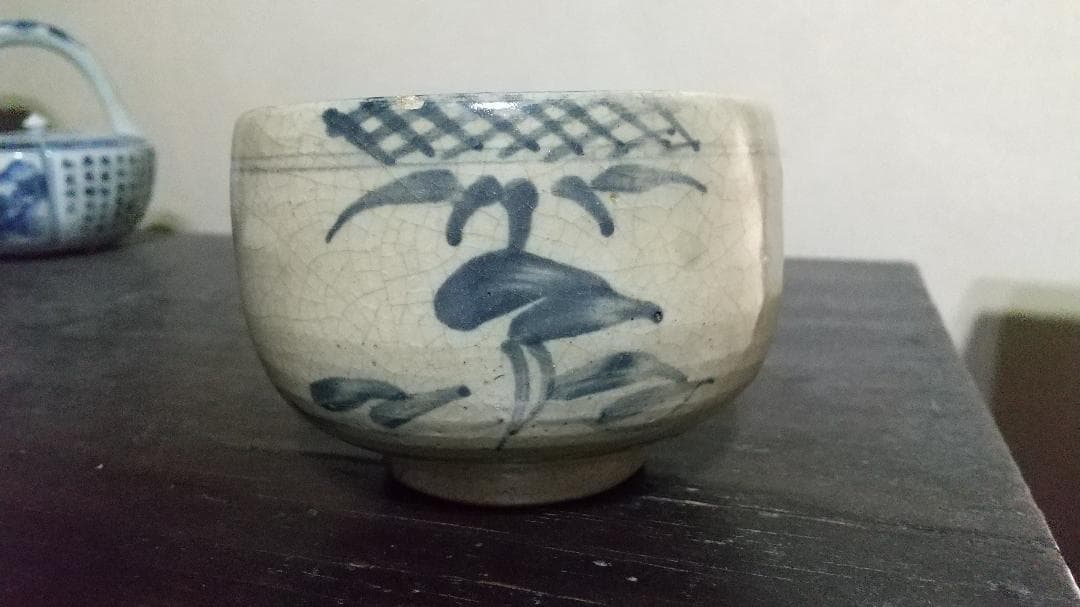 瀬戸　太白手　笹葉絵　茶碗（径10.2～10.7cm）