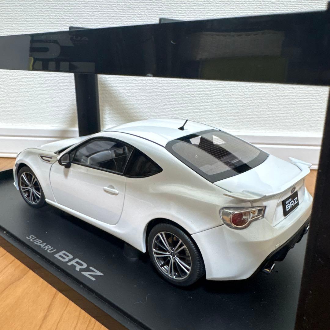 オートアート　SUBARU スバル　BRZ 1/18 ミニカー　ホワイト