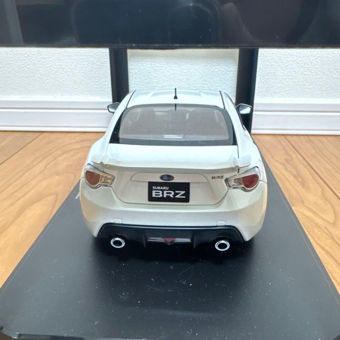 オートアート　SUBARU スバル　BRZ 1/18 ミニカー　ホワイト
