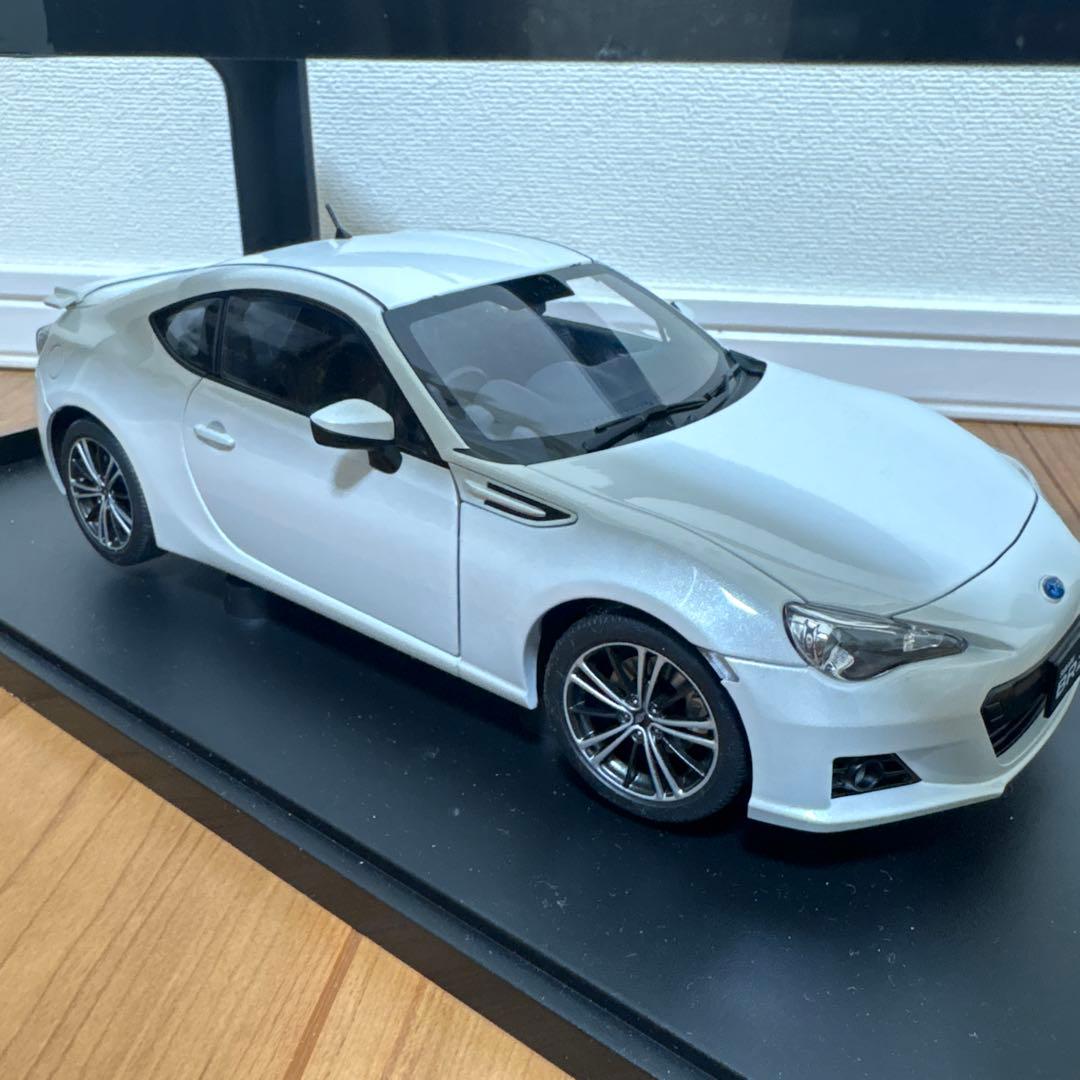 オートアート　SUBARU スバル　BRZ 1/18 ミニカー　ホワイト
