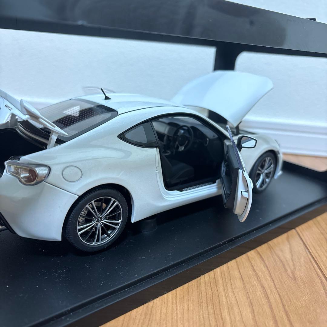 オートアート　SUBARU スバル　BRZ 1/18 ミニカー　ホワイト