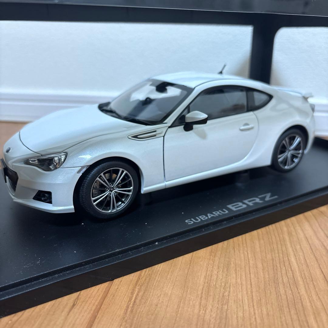 オートアート　SUBARU スバル　BRZ 1/18 ミニカー　ホワイト