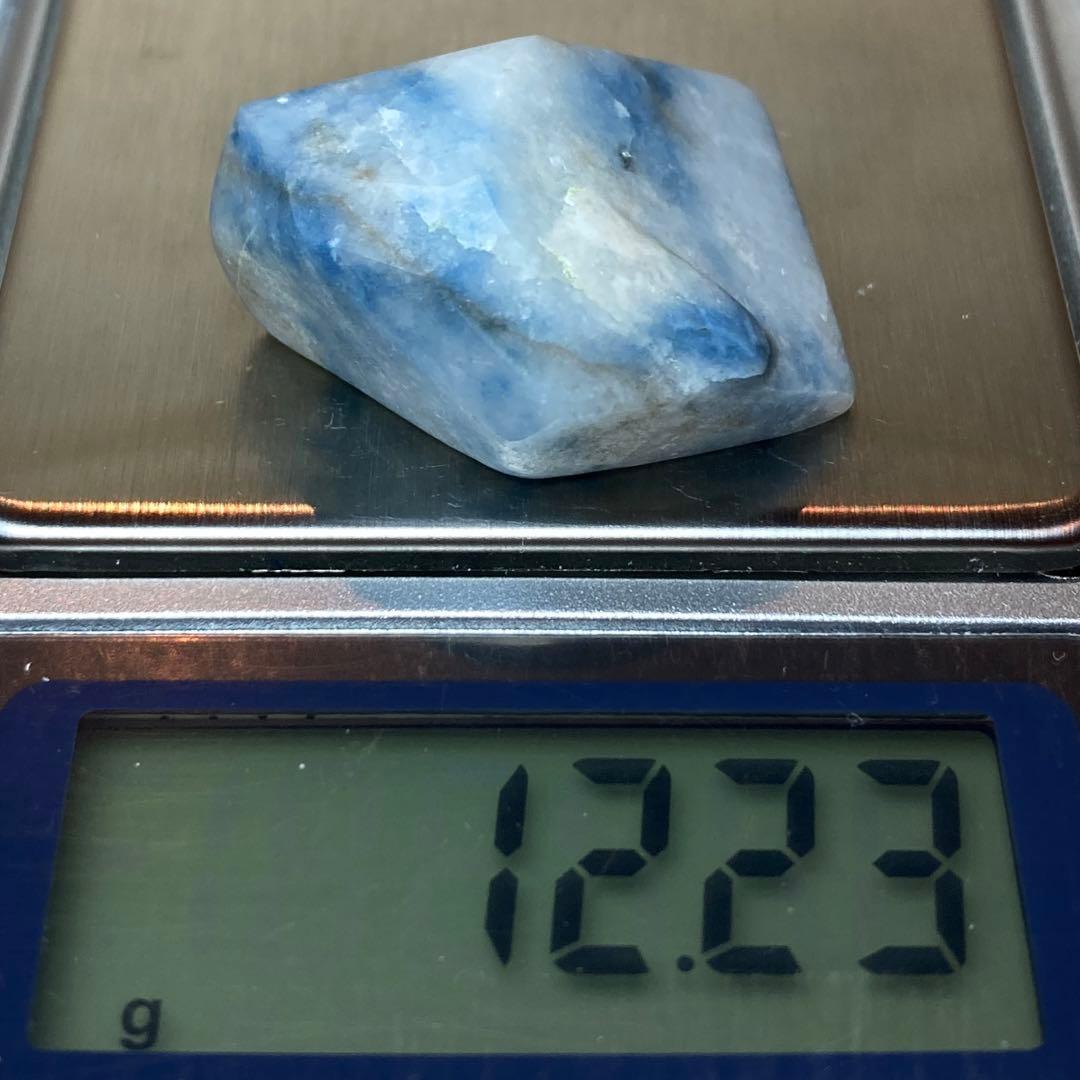 【専用品】糸魚川翡翠　入りコン沢 青翡翠　原石　12.2ｇ