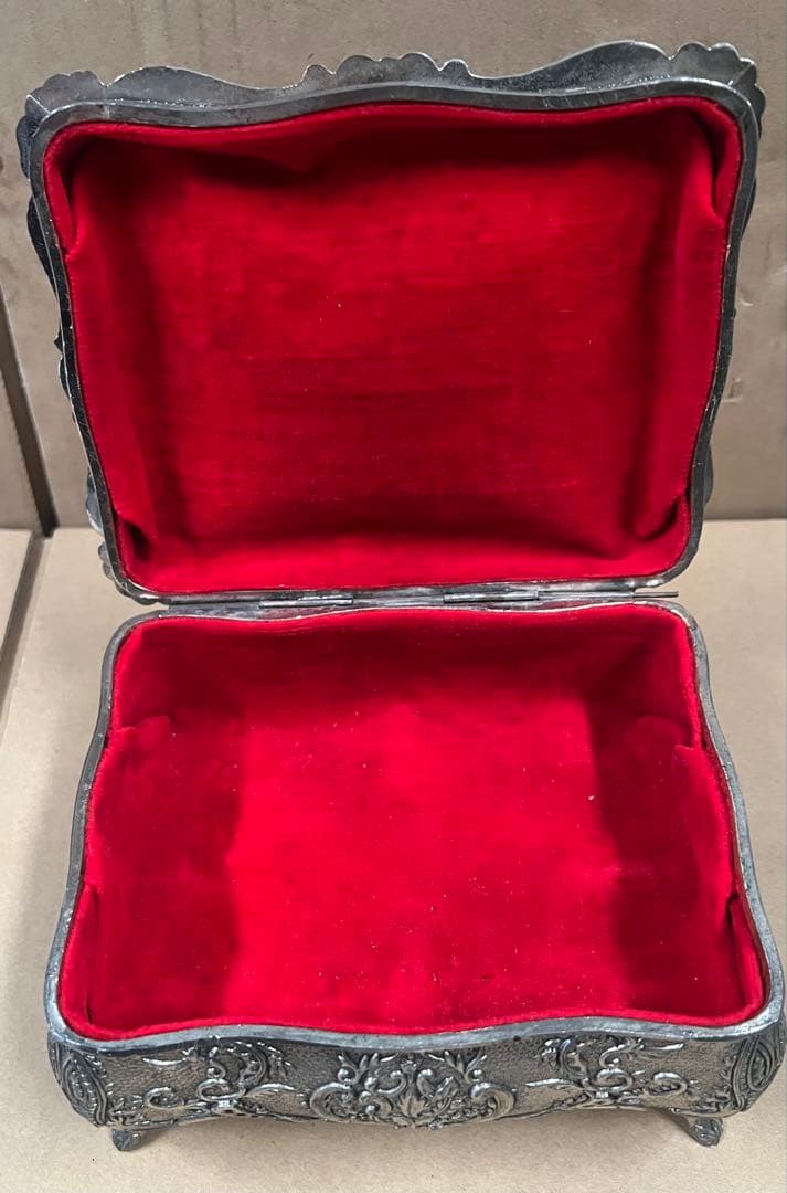 アンティーク金属製ボックス 浮彫り装飾