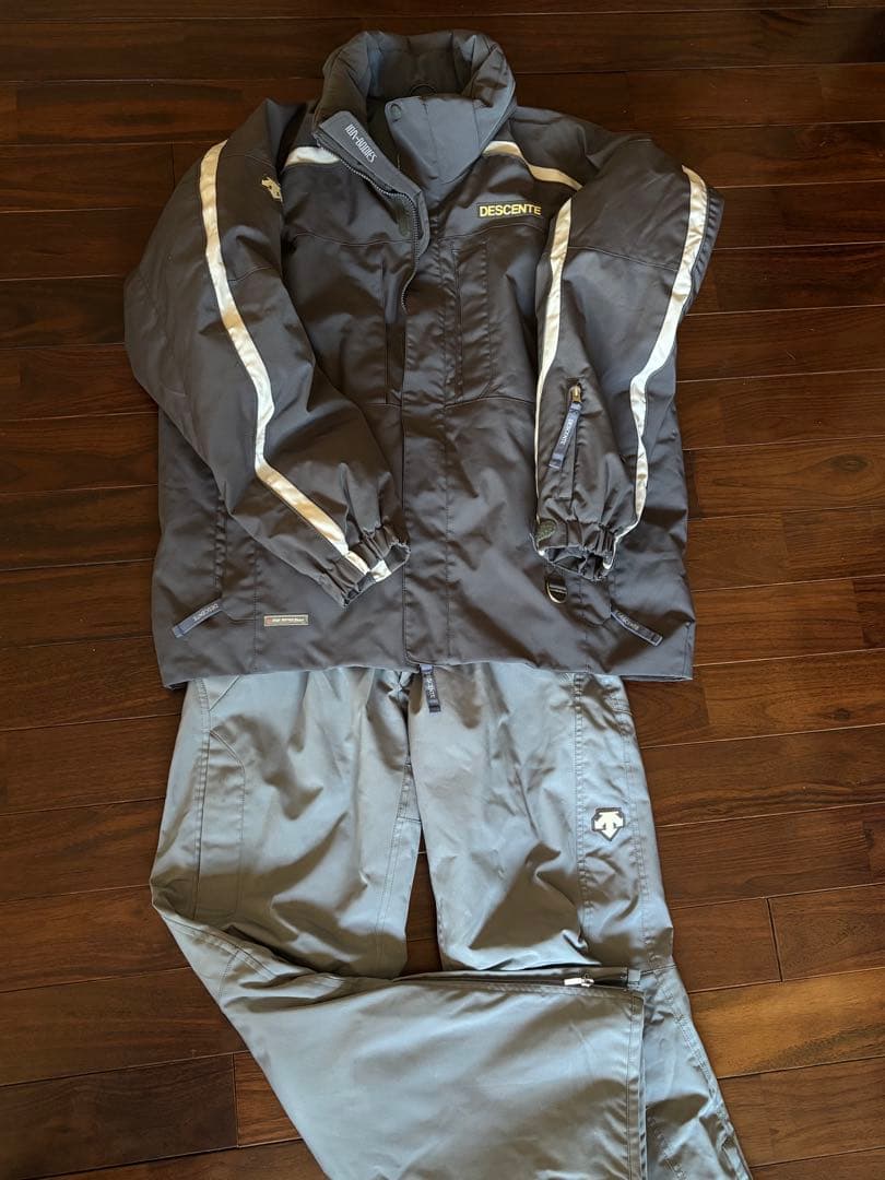デサント DESCENTE スキーウェア 上下セット　ダウン