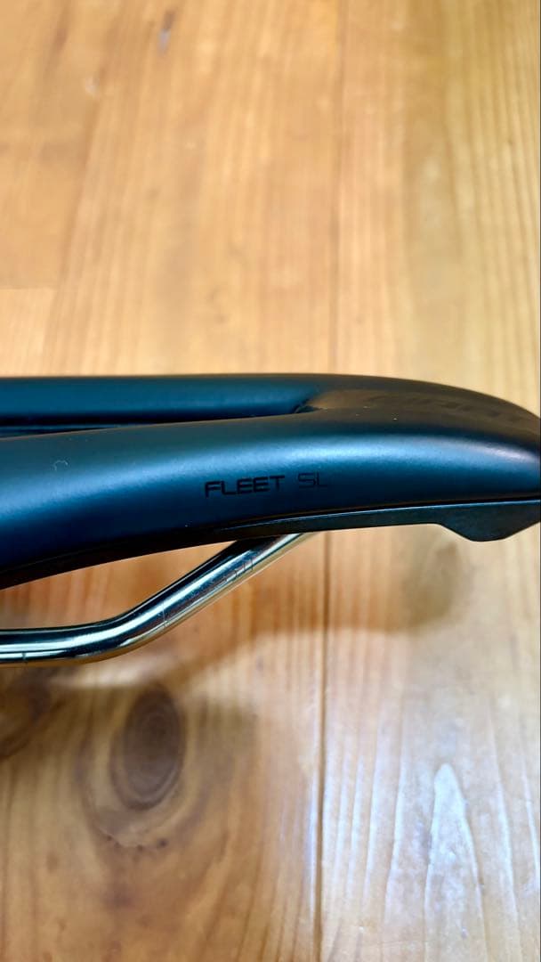 Giant FLEET SL リアライト サドルバッグ付属