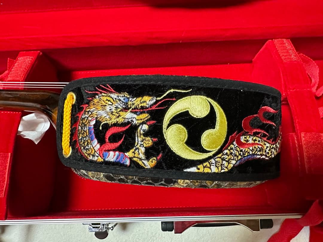 【1月3日まで限定セール！】八重山黒木三線真壁型（予備替え弦・工工四集付）