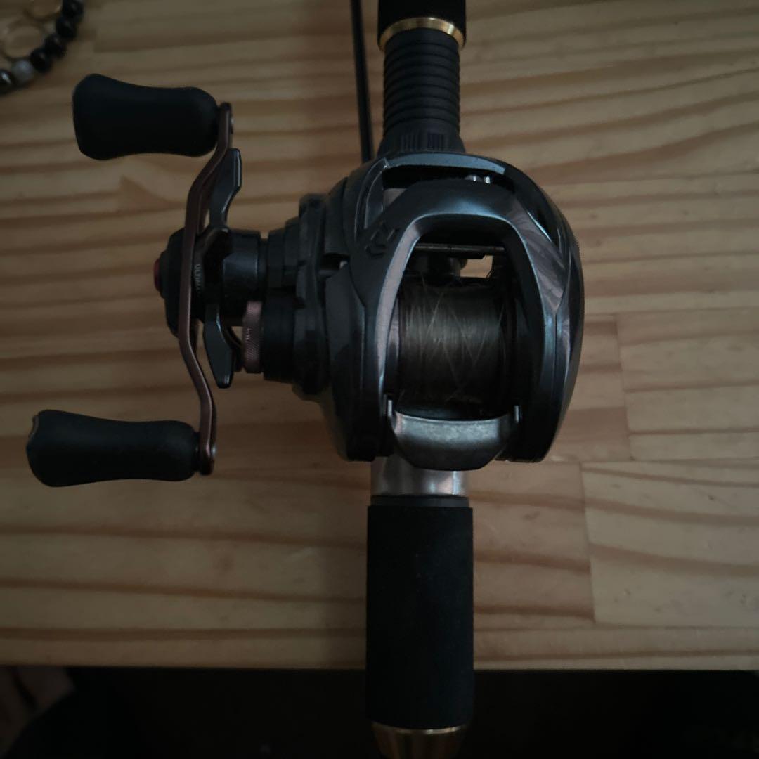 ブラックベイトリール コンパクトデザイン　（竿付き）