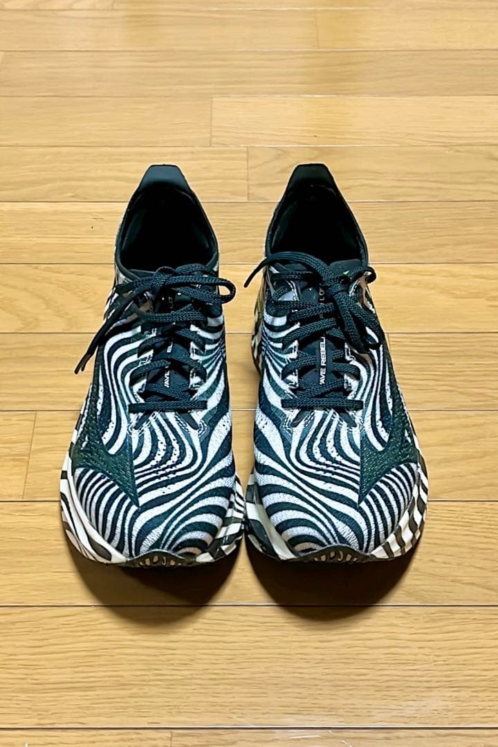 ミズノ ウエーブリベリオンプロロー ベータ 希少カラー