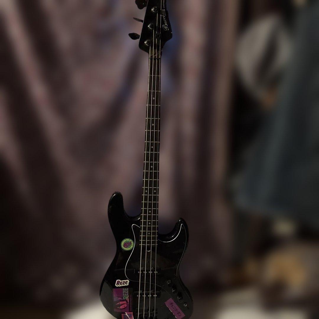 エレキベース 黒 ステッカー付き