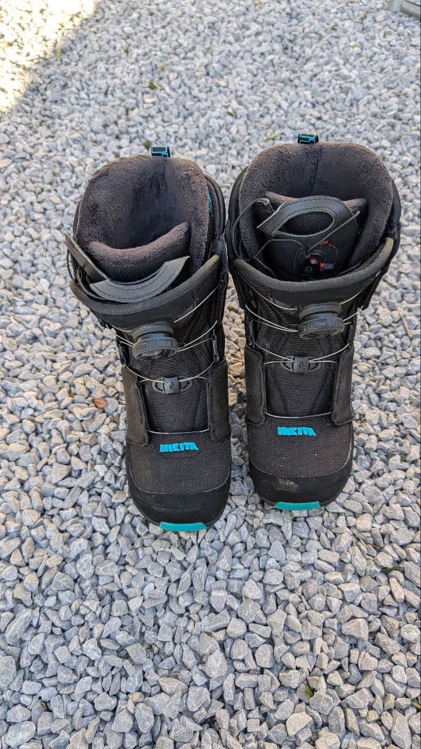 女性用スノーボードブーツ ボアシステム付き