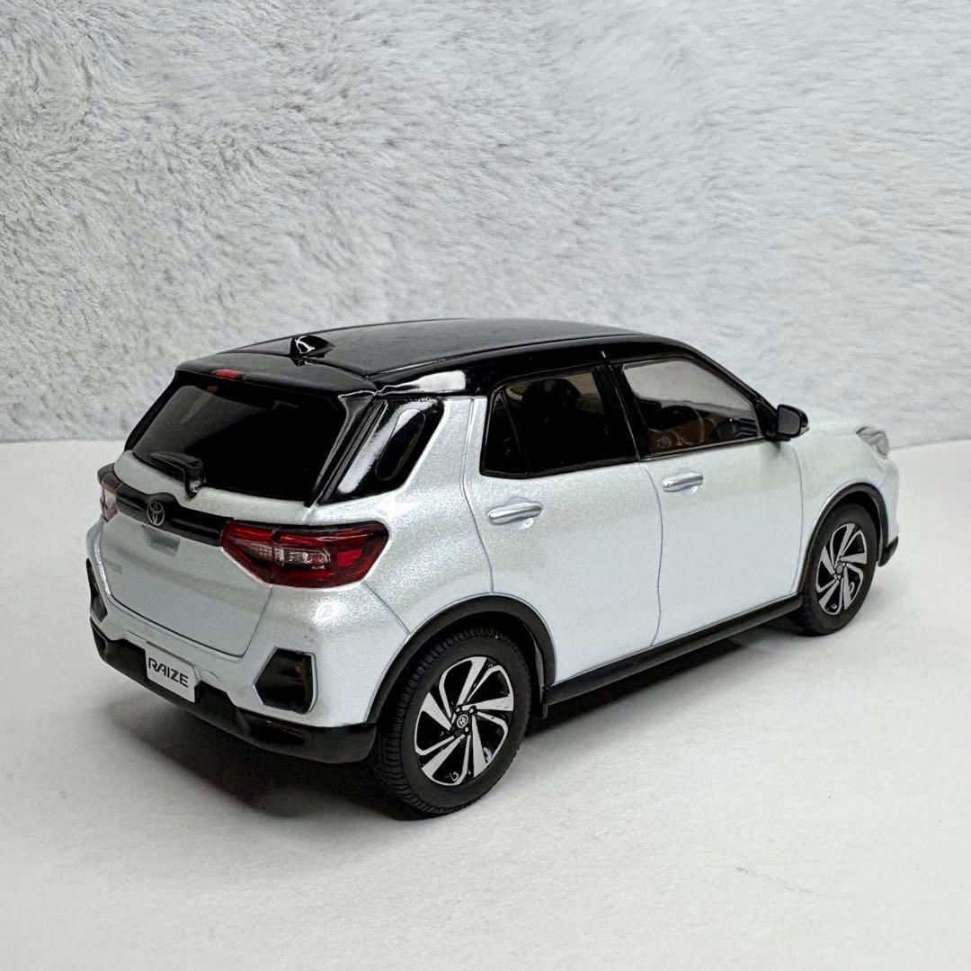 トヨタ ライズ カラーサンプル ミニカー 1/30 非売品