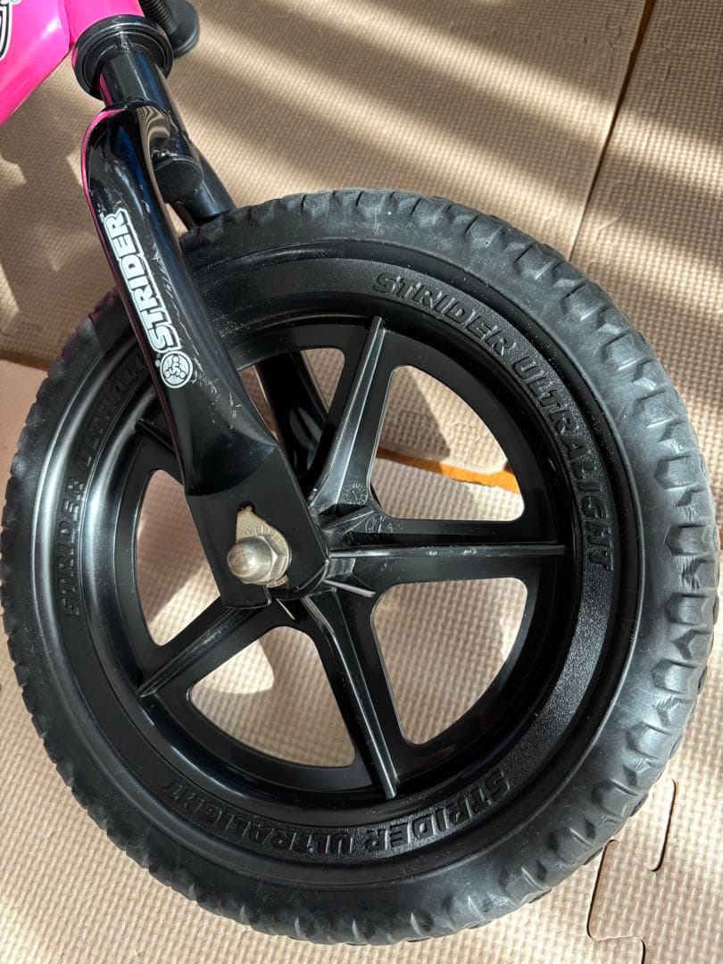 ⭐︎送料込み　カッコいい！　ハーレーダビッドソン　ストライダー　大きめサドル付き⭐︎