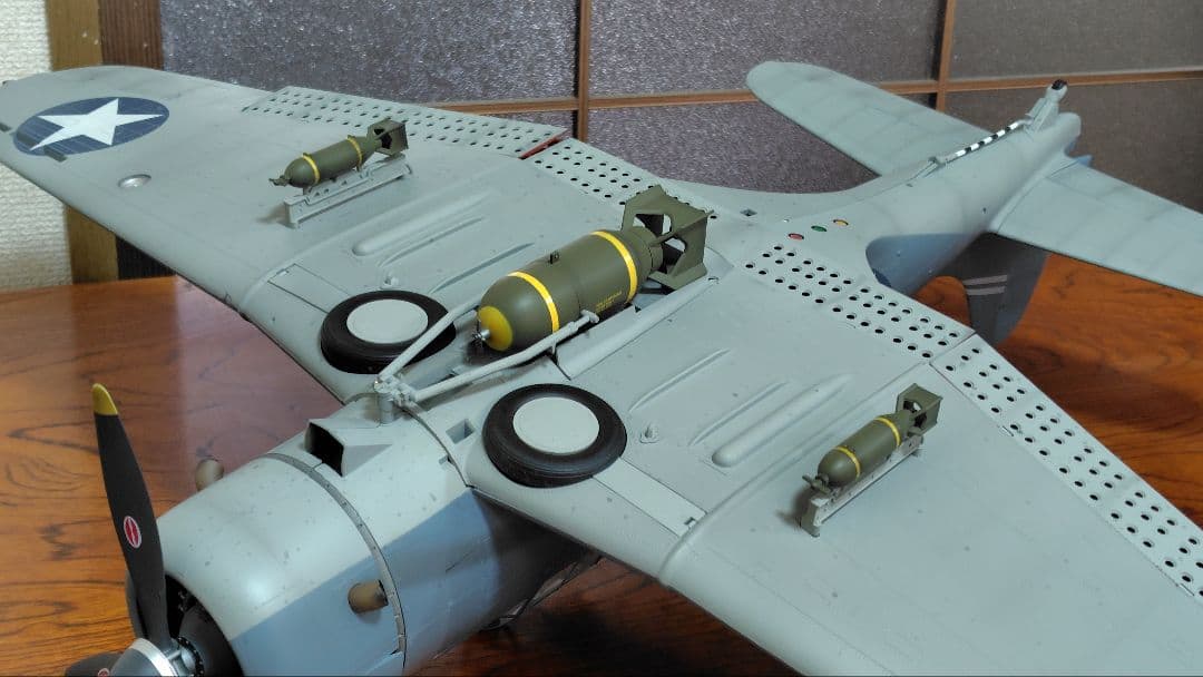 1/18 U.S. NAVY SBD-3 ドーントレス完成品 (訳あり)