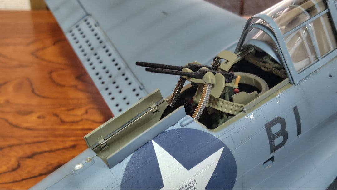 1/18 U.S. NAVY SBD-3 ドーントレス完成品 (訳あり)