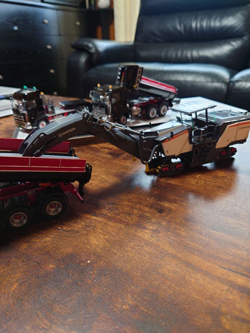 トレーラー　CAT