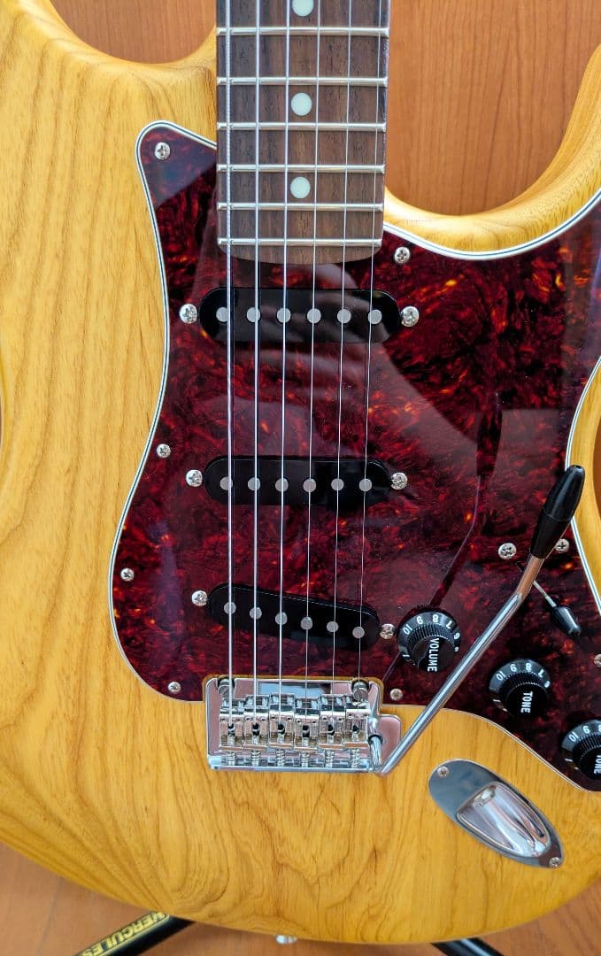 【kt175】Fender MIJ Limited ストラト 使用浅 中古