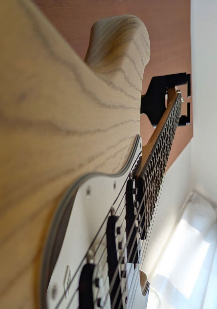 【kt175】Fender MIJ Limited ストラト 使用浅 中古