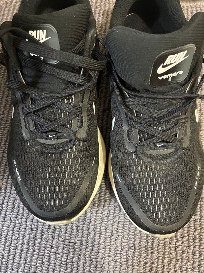 ナイキ　ボメロ18 ブラック　23cm