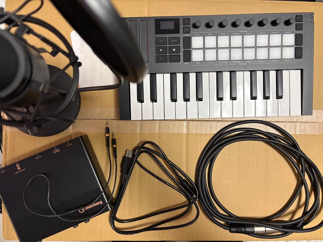 MIDIキーボードとオーディオ機器セット