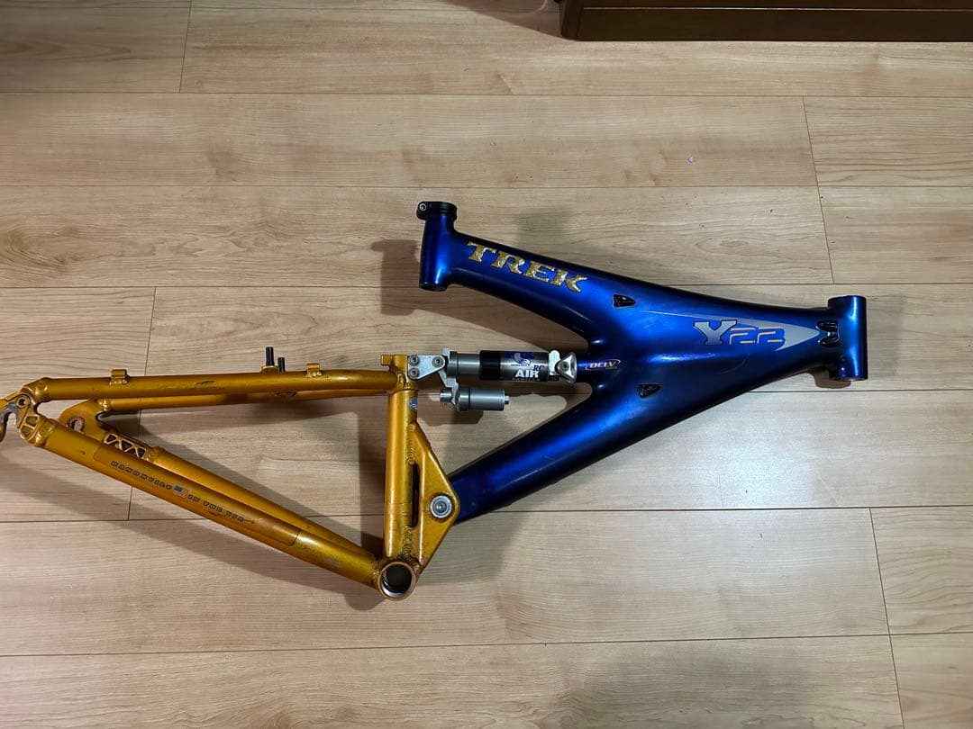 貴重品 最終改良型TREK Y22 OCLV カーボンフレーム　トレック Y33