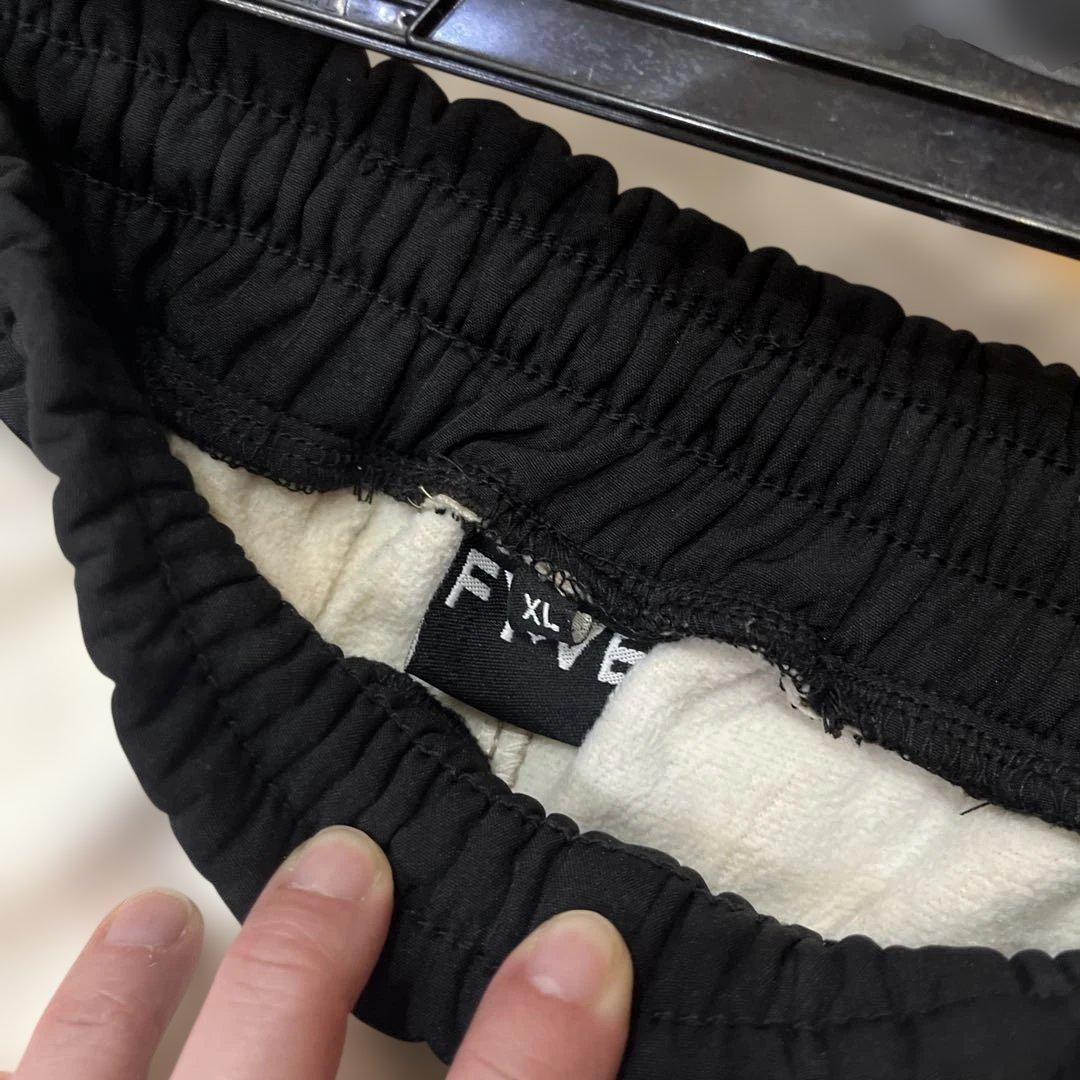 スノーボードウェア 黒/ベージュ/白/グレー 上S 下ＸＬ