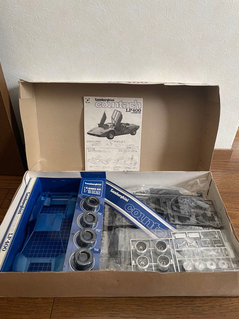 【未組立】1/16 エイダイ ランボルギーニ カウンタック LP400