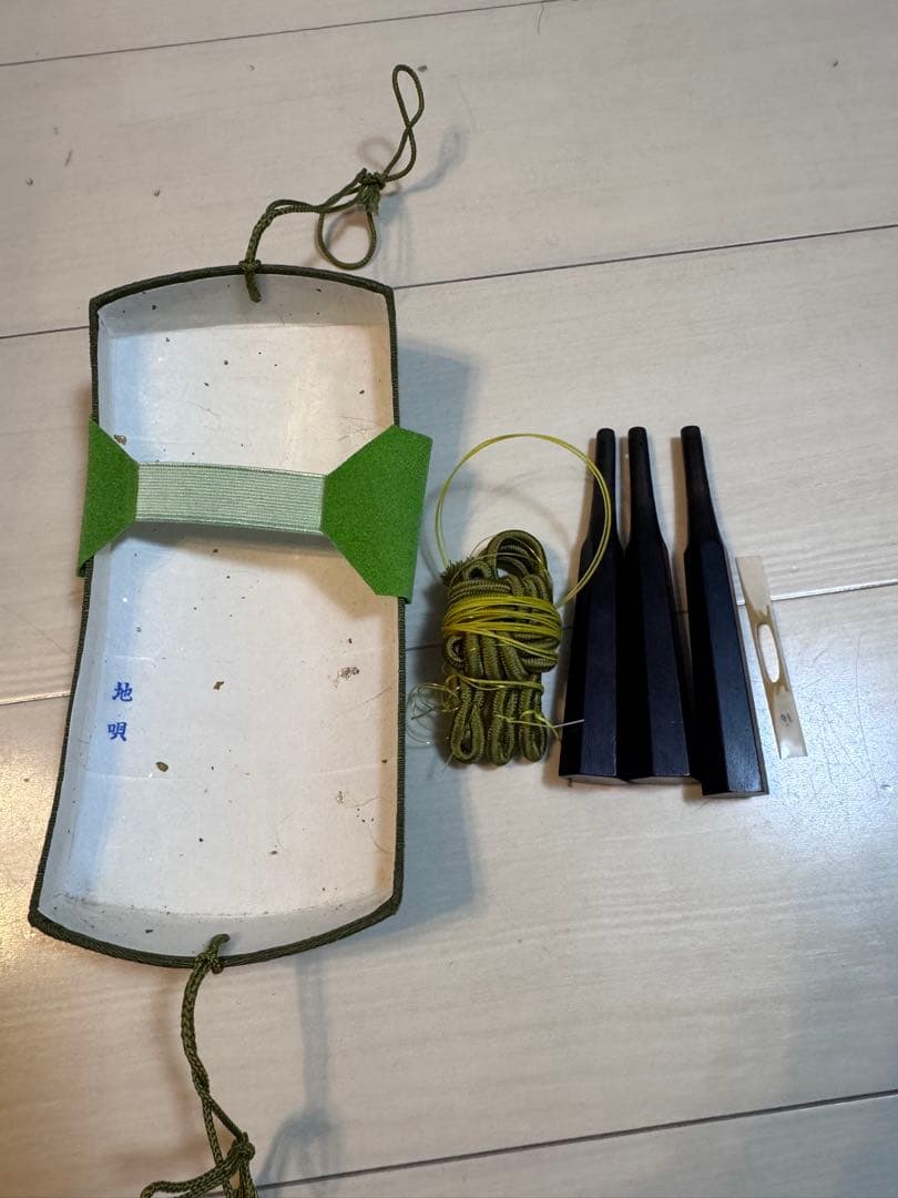 民謡三味線　中棹　紅木　地唄　二本溝　片面皮やぶれあり