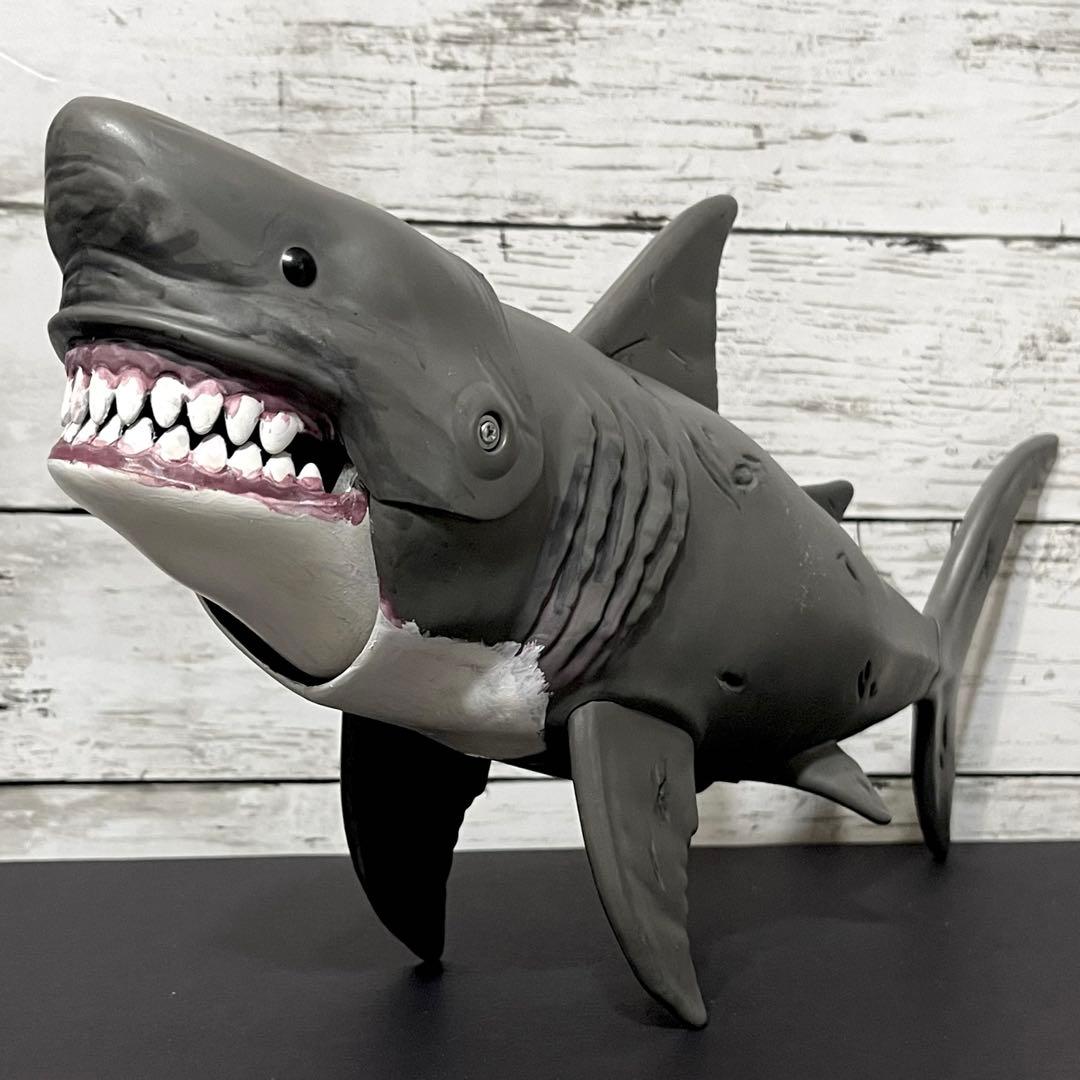 メガロドン　アクションフィギュア　ティラノサウルス付き