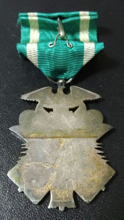 【✨希少品✨】金鵄勲章（きんしくんしょう）箱付(金具壊れ)