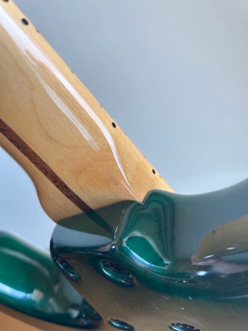 moon guitar バルトリーニピックアップ搭載