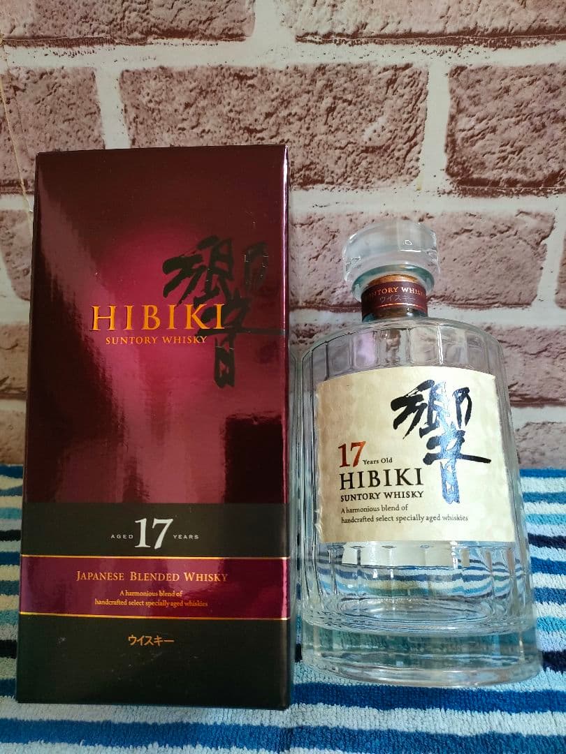 サントリー　響17年　箱付き　空き瓶