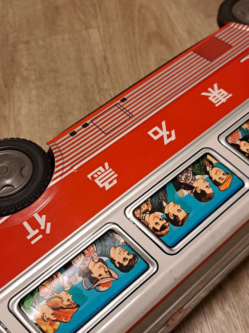 送料無料 ブリキ製イチコー東名急行バス 48cm