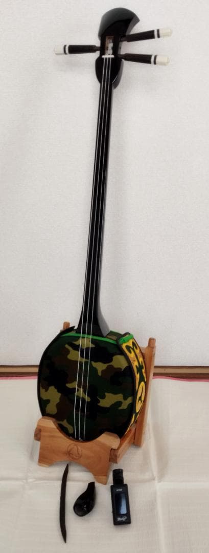 沖縄三線　パラシュート三線　迷彩柄 ツメ・チューナー付き