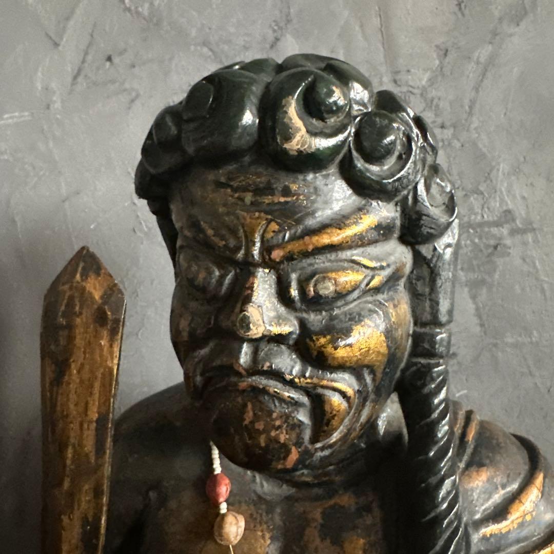 ヴィンテージ　迫力の木製彫刻 剣を持つ像