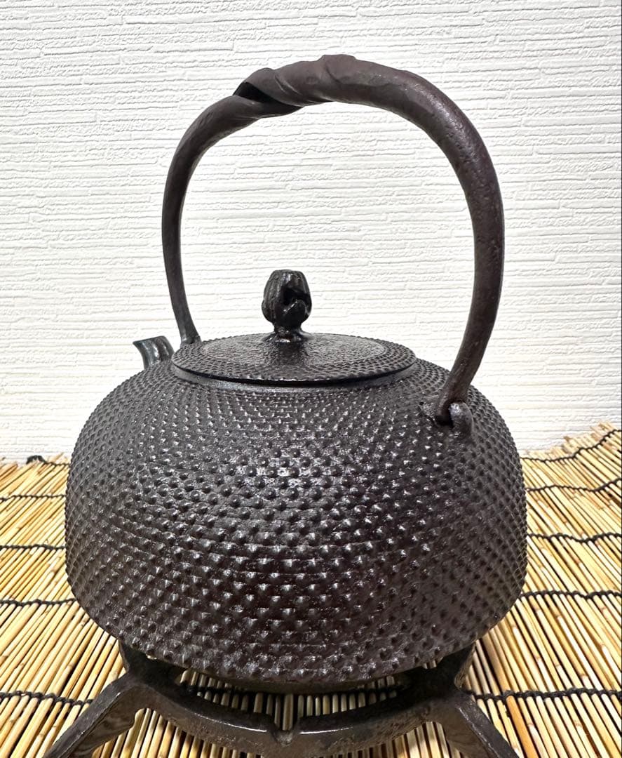 南部釜師　初代緑山　河村 常次郎作　１２型アラレ　南部鉄瓶　かず様売約済み