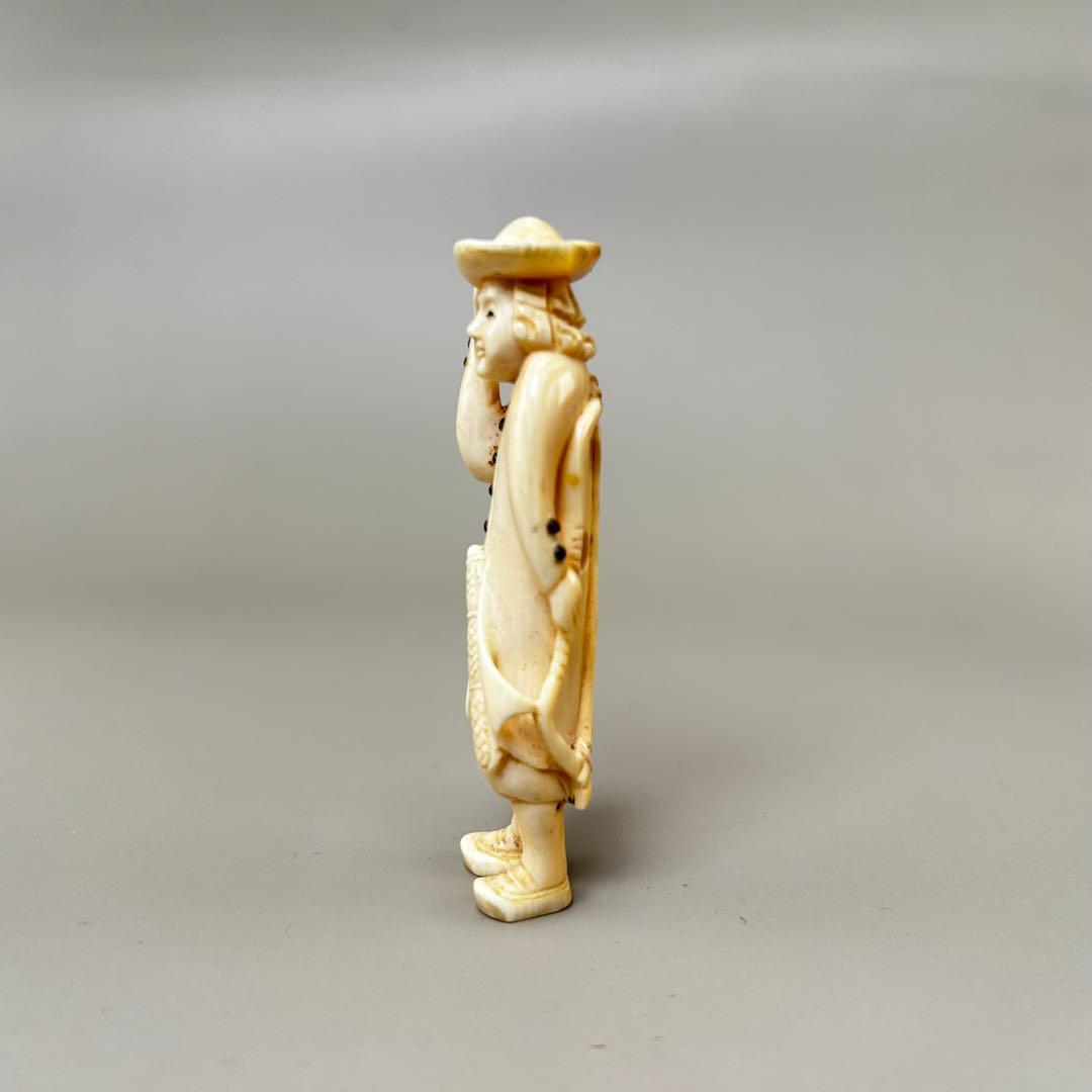 男性の彫刻極上　根付　天然素材アンティーク骨董　飾り物古美術置物細密細工