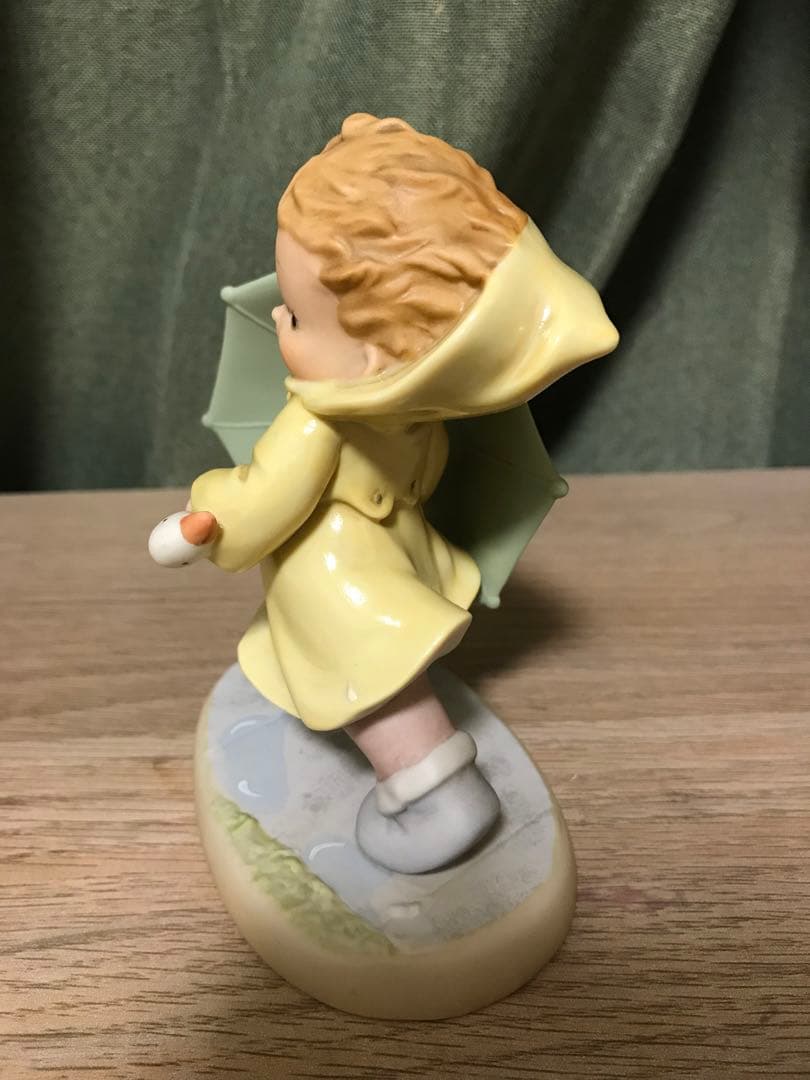 マーベルルーシーアトウェル　置き物