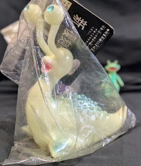 蓄光ゴメス＆ナメゴン（ブルマァク復刻）未開封ソフビ２体セット＋カネゴン蓄光ミニ