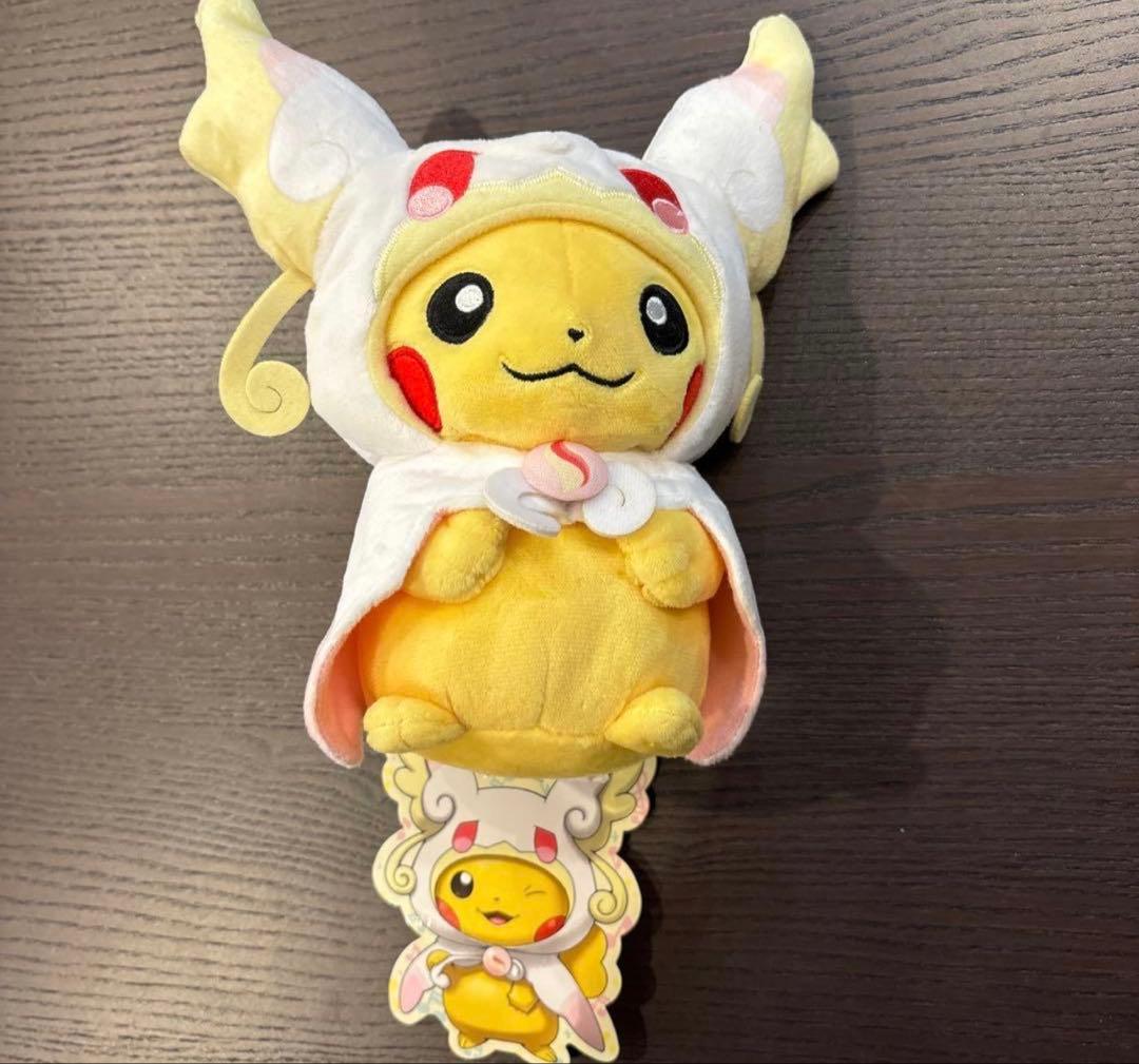 メガタブンネのポンチョを着たピカチュウぬいぐるみ
